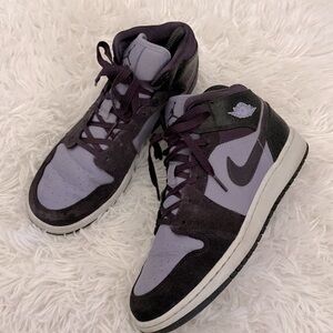 Jordan retro mid Iron purple sneakers